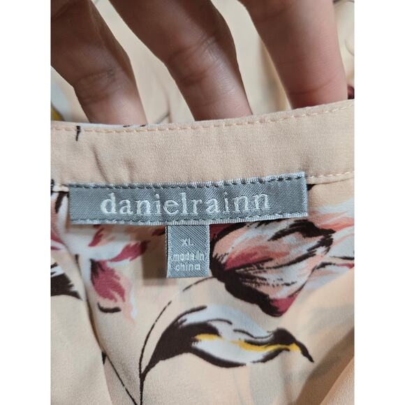 Daniel Rainn Floral Blouse - Picture 5 of 9